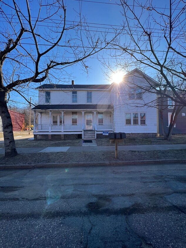 Primary Photo - 907 Forest St