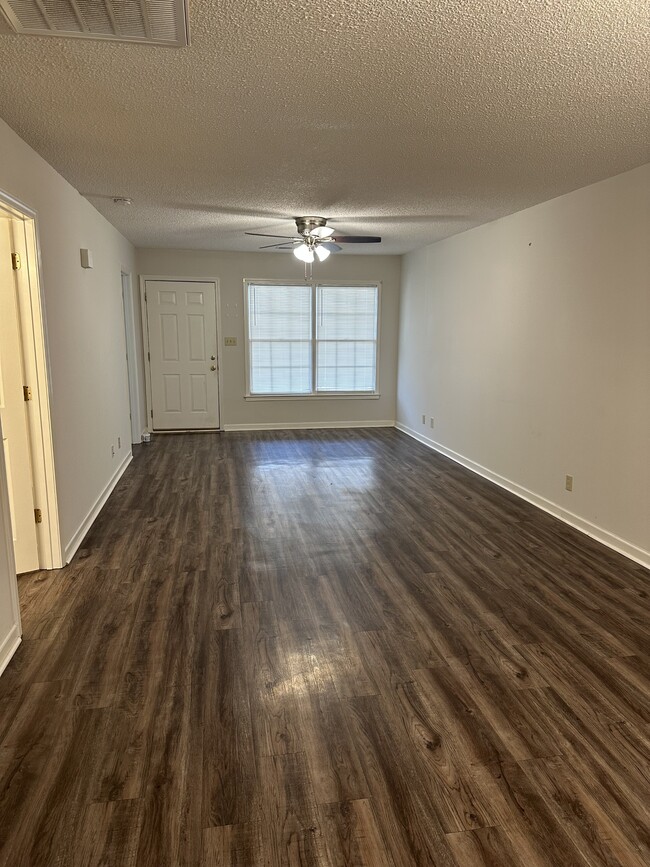 Building Photo - 94 Valley Dr