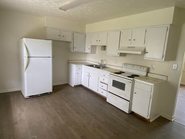 Foto del edificio - 3777 Red River Dr