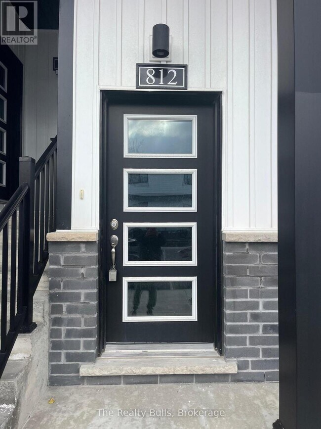 Photo du bâtiment - 812 - 4263 FOURTH AVENUE