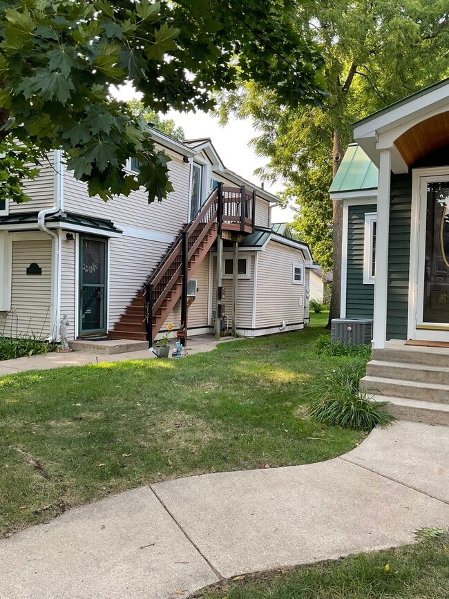 Entryway outside - 2121 Cameron Ave
