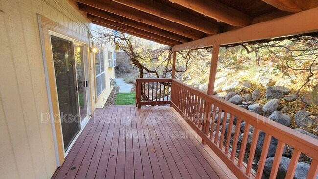 Building Photo - 943 Edgecliff Dr