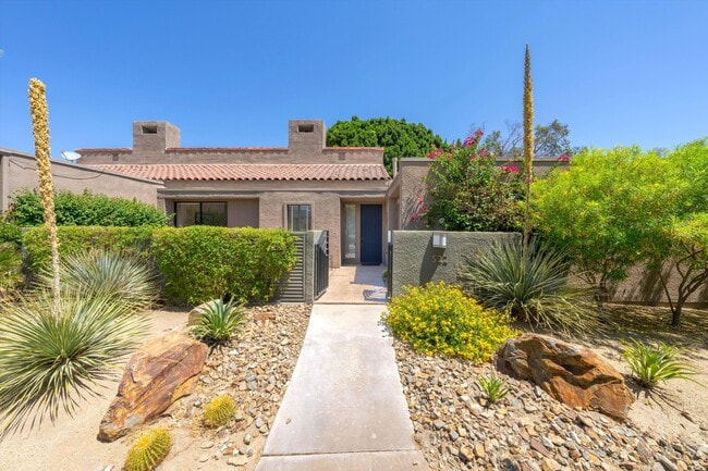 Building Photo - 522 Desert W Dr