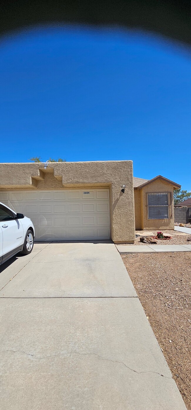 Building Photo - 3604 W Avenida Del Mar