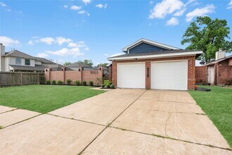Building Photo - 18503 Willow Moss Dr
