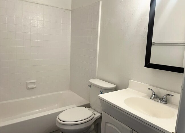 Foto del edificio - 516 W Tregallas Rd