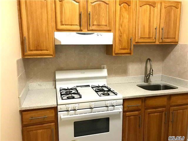 Foto del edificio - 102-23 Larue Ave