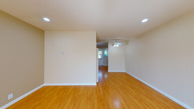 Sandalwood Apartments photo'