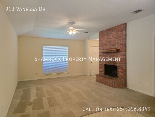 Foto del edificio - Hewitt Duplex!