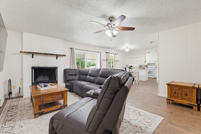 Foto del edificio - 902 Lynn Ln