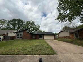 Building Photo - 4600 S Cedar Ave