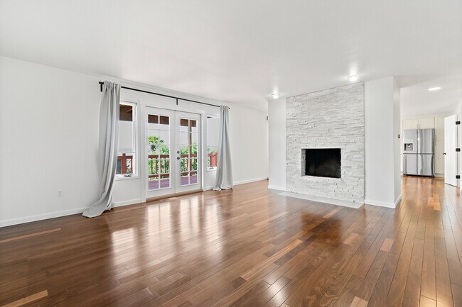 Building Photo - 331 8th Ave W