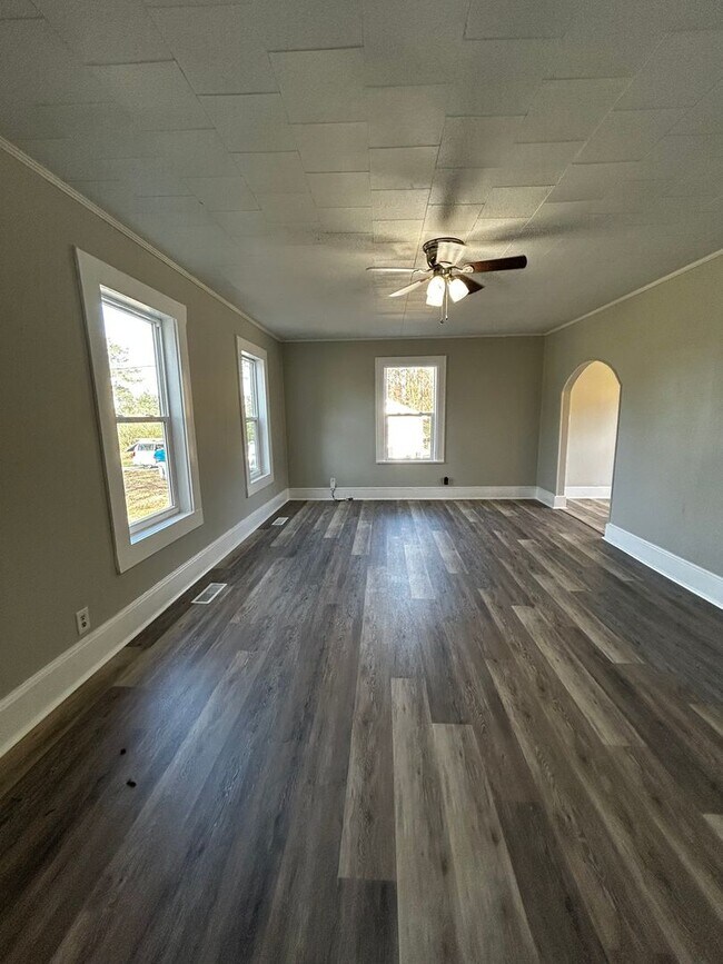 Foto del edificio - charming 3-bedroom, 2-bathroom haven nestled in the heart of Ringgold, GA