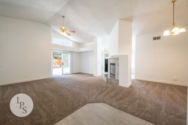 Foto del edificio - North Fresno Home in CUSD, 3BR/2BA, Beautiful Updates - Lots of Amenities!
