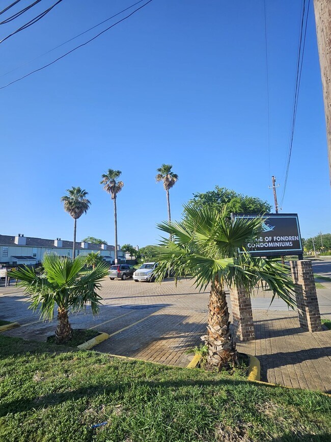 Foto del edificio - 8636 Village of Fondren