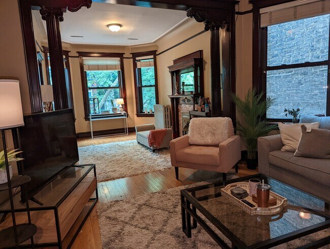 Foto del edificio - 864 W Newport Ave
