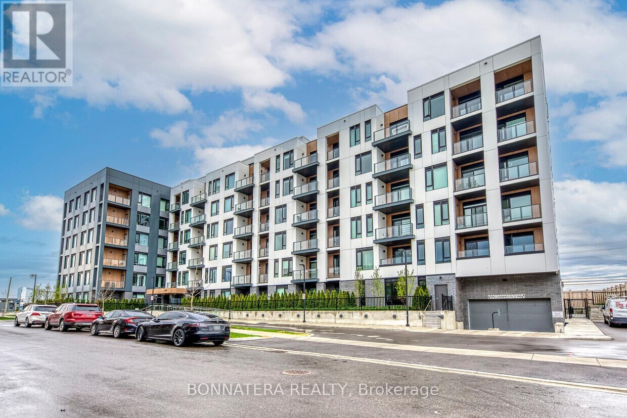 Photo principale - 613-1440 CLARRIAGE Ct