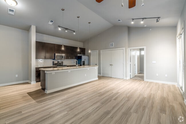 Interior Photo - Promesa