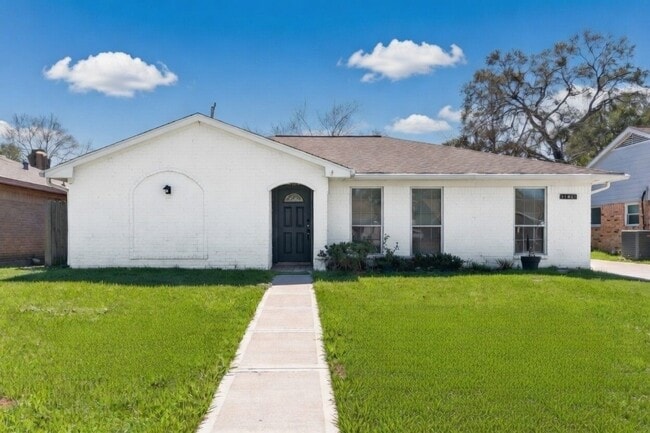 Building Photo - 11623 Rowan Ln