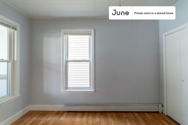 Building Photo - Room in Shared 3 bed/1 bath home