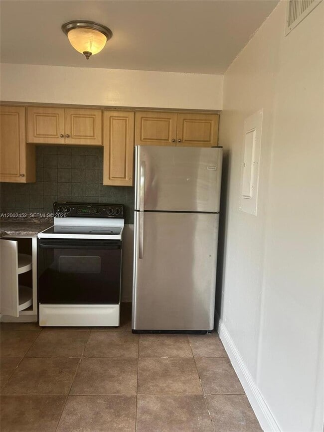 Building Photo - 6100 SW 68th St