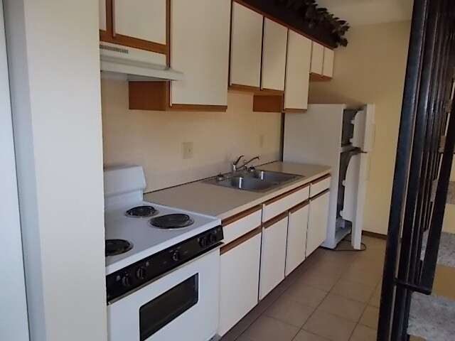Cocina en funcionamiento en la primera planta - 715 Mt Airy Rd