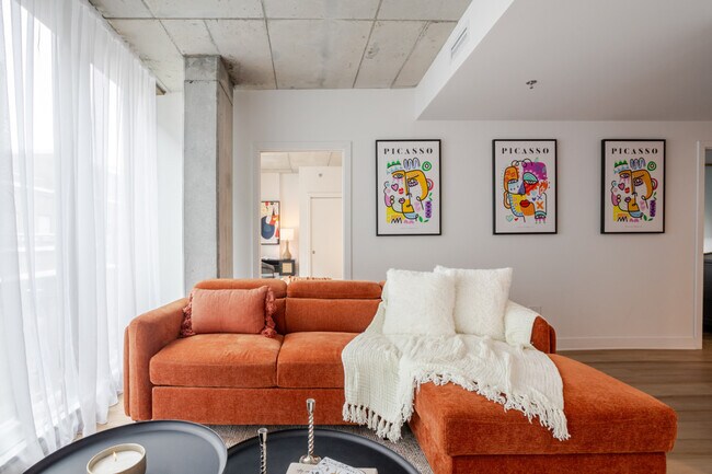 Building Photo - 464 Rue Saint-François-Xavier-SI ID1601915P