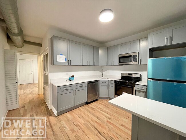 Foto del edificio - 2221 W Augusta Blvd