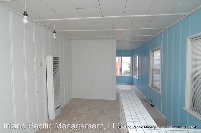 Building Photo - 221 33rd St