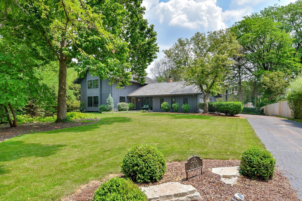 Primary Photo - 1390 Shady Ln