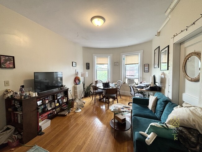 Building Photo - 1477 Beacon St