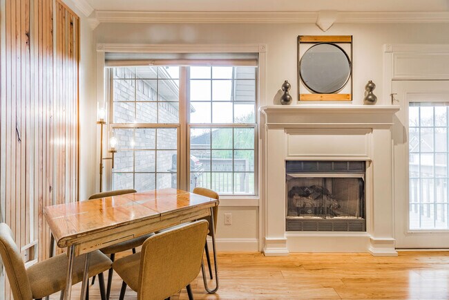 Foto del edificio - 411 NW Saddlebrook Dr