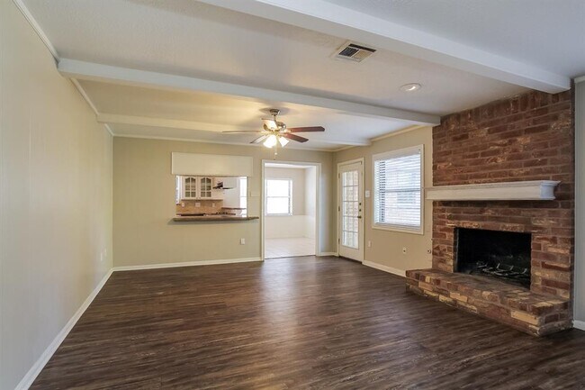 Building Photo - 11914 Gardenglen Dr