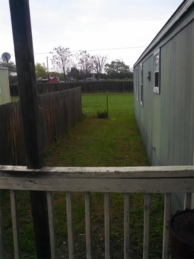 Foto del edificio - 48 Willowbrook Ct