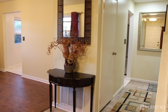 Foto del edificio - 707 Merrywood Dr