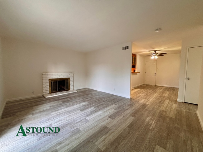 Building Photo - 2627 Prestwick Ave