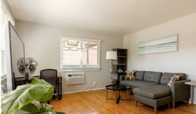 Escritorio de trabajo - 191 E Fillmore St