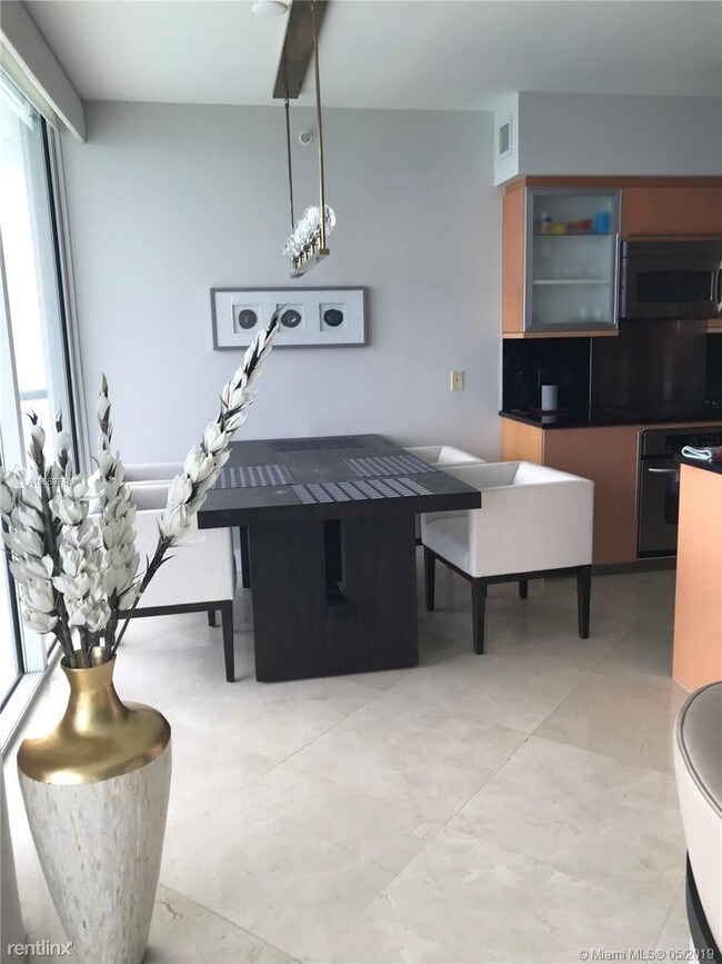 Foto del edificio - 6365 Collins Ave