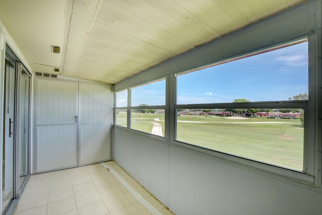 Foto del edificio - 193 Tuscany C