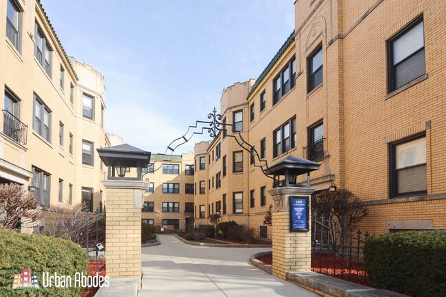 Building Photo - 2331 N Rockwell St