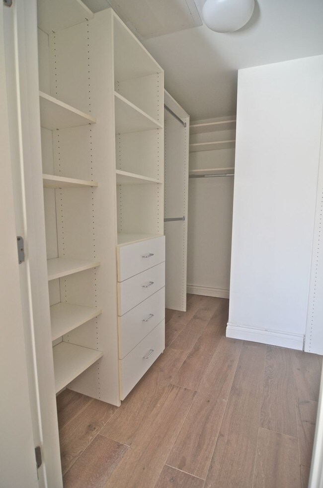 Building Photo - 11848 1/2 Kiowa Ave