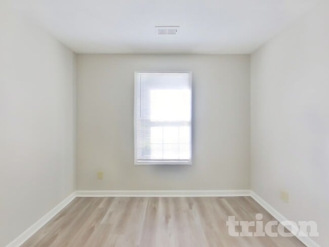 Building Photo - 910 S Shore Ct