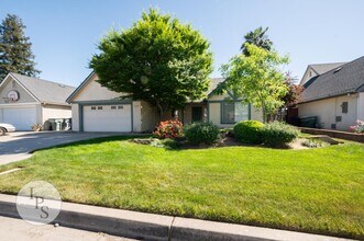 Building Photo - 2131 E Cromwell Ave