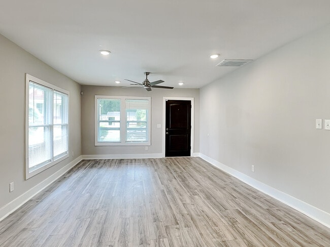 Photo - 878 N Grand Ave NW House