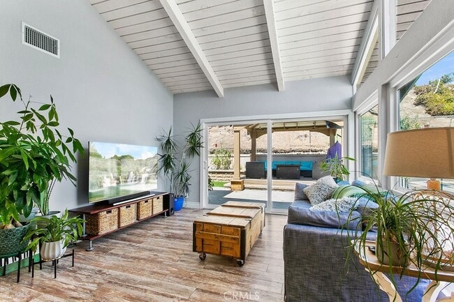 Building Photo - 24585 Overlake