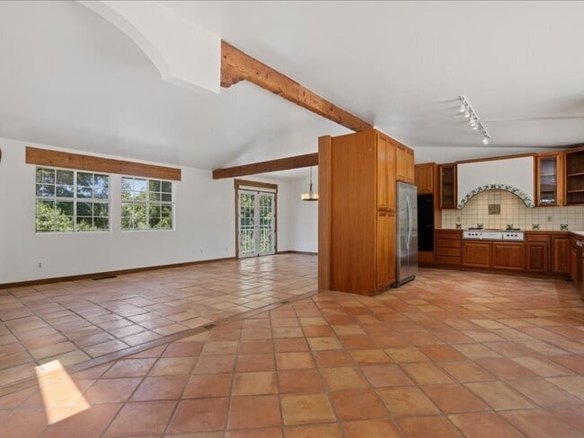 Building Photo - 930 Valley View Dr