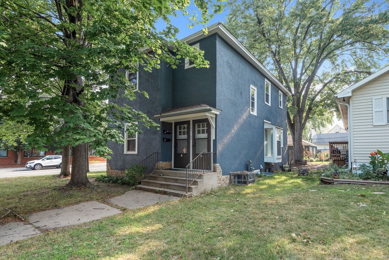 Primary Photo - 787 6th Ave NW