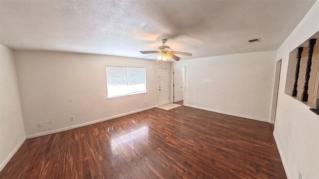 Foto del edificio - 3327 Valerie Ln