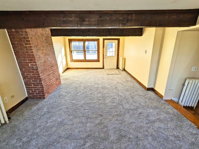 Building Photo - 10 Day Ave