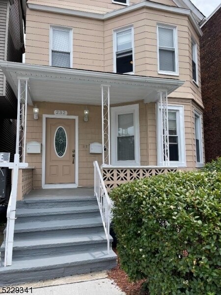 Primary Photo - 232 Sanford St
